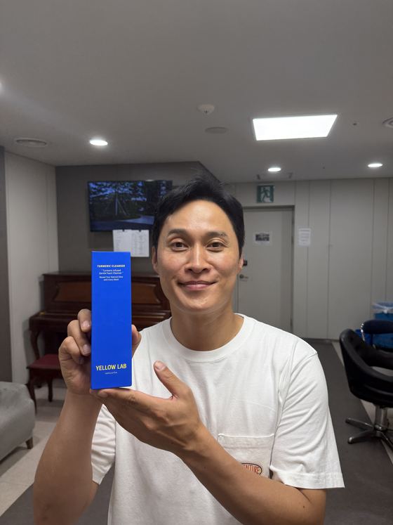 옐로우랩 터메릭 클렌저와 함께 촬영한 사진 6